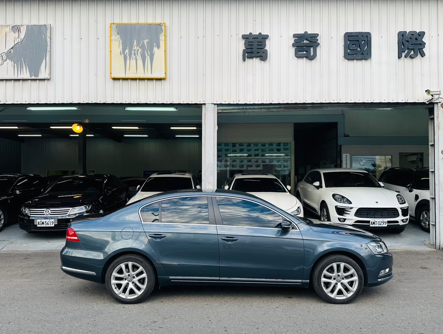 2012年式Volkswagen PASSAT 1.8 - 萬奇國際